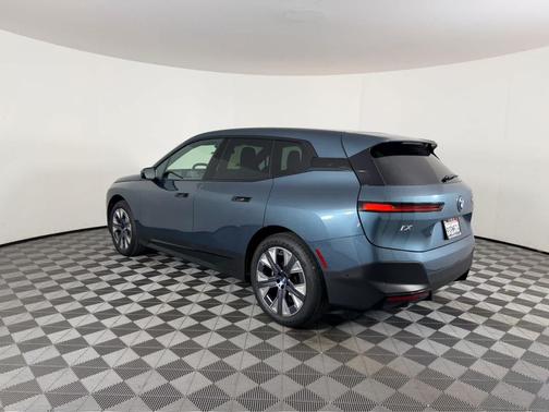 2025 BMW iX xDrive50