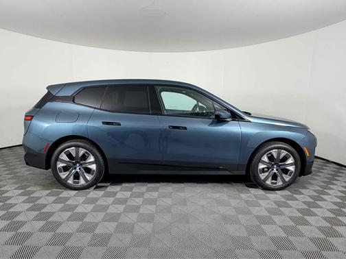 2025 BMW iX xDrive50