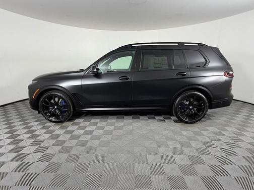 Frozen Black Metallic 2026 BMW X7 xDrive40i