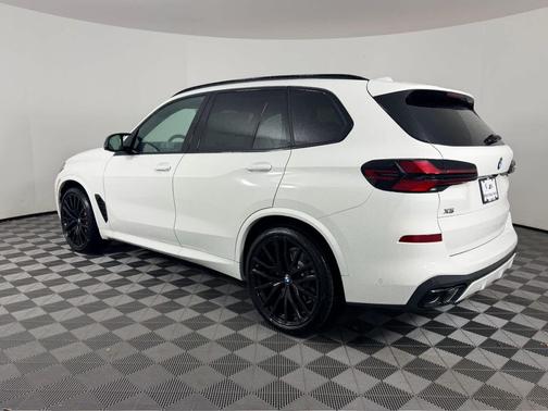 2026 BMW X5 M60i