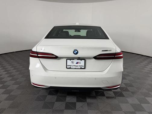 2026 BMW i5 eDrive40