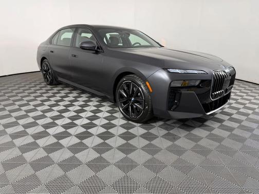 2026 BMW 750e i xDrive