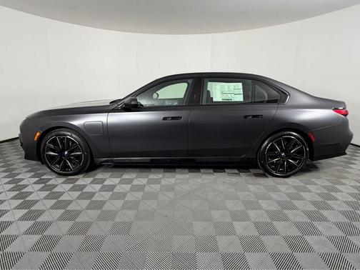 2026 BMW 750e i xDrive