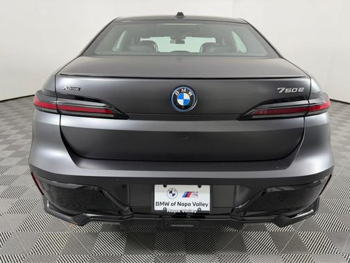 2026 BMW 750e i xDrive