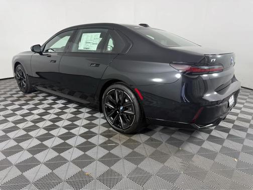 Black Sapphire Metallic 2026 BMW i7 xDrive60