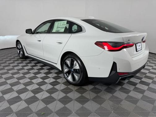 Alpine White 2026 BMW i4 Gran Coupe xDrive40