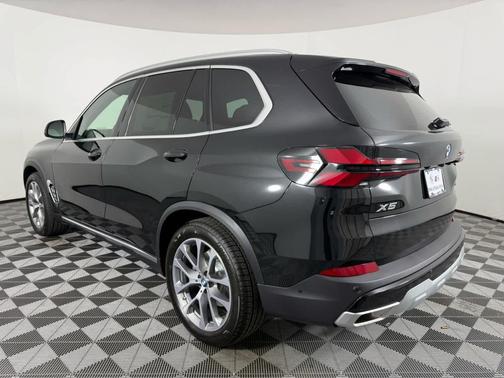 Black Sapphire Metallic 2026 BMW X5 xDrive40i