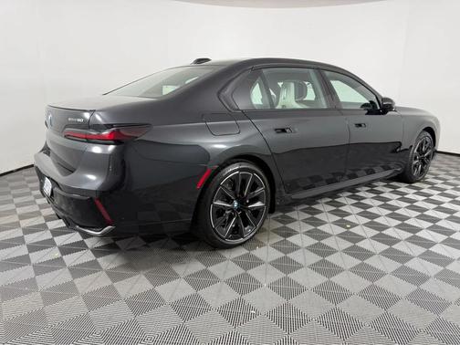 Black Sapphire Metallic 2025 BMW i7 eDrive50