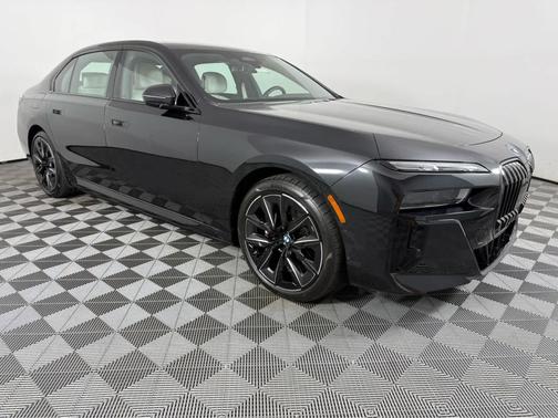 Black Sapphire Metallic 2025 BMW i7 eDrive50