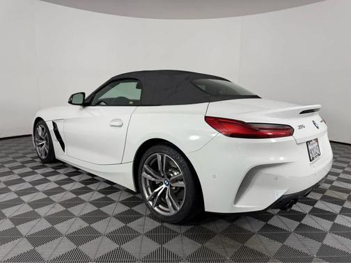 Alpine White 2022 BMW Z4 sDrive30i