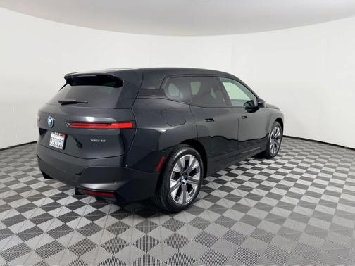 2025 BMW iX xDrive50