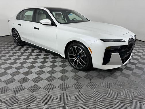 2026 BMW 750e i xDrive