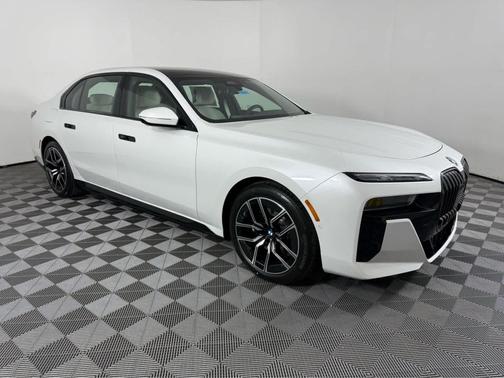 2026 BMW 750e i xDrive