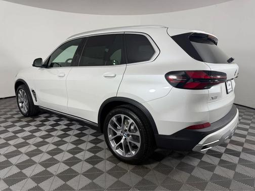 Mineral White Metallic 2026 BMW X5 xDrive40i