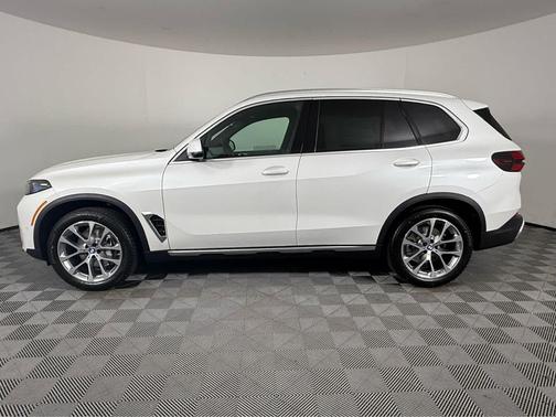 Mineral White Metallic 2026 BMW X5 xDrive40i
