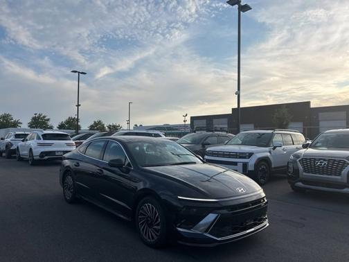 2025 Hyundai SONATA Hybrid Limited