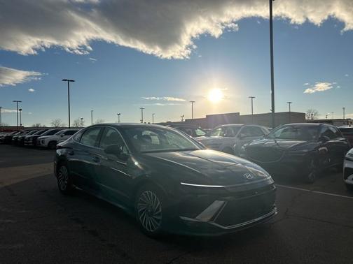 2025 Hyundai SONATA Hybrid Limited