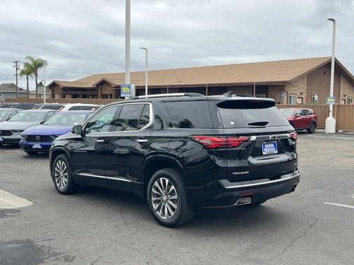 Mosaic Black Metallic 2023 Chevrolet Traverse Premier