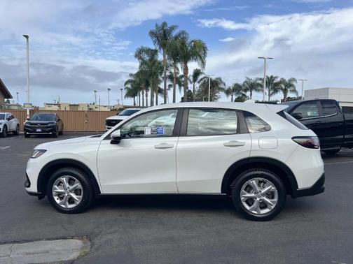 Platinum White 2024 Honda HR-V LX