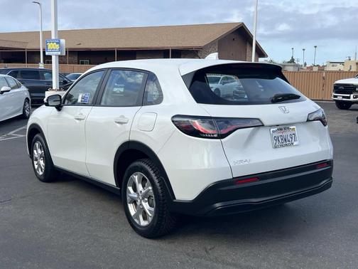 Platinum White 2024 Honda HR-V LX