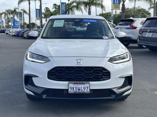 Platinum White 2024 Honda HR-V LX