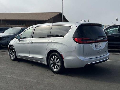 2022 Chrysler Pacifica Hybrid Limited