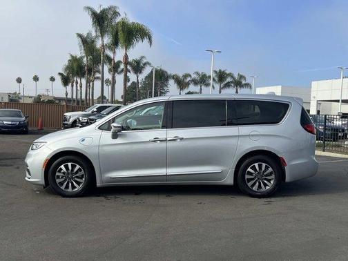 2022 Chrysler Pacifica Hybrid Limited