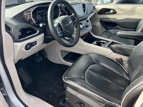 2022 Chrysler Pacifica Hybrid Limited