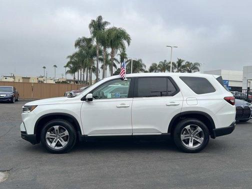 White 2023 Honda Pilot EX-L 8-Passenger