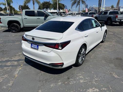 2019 Lexus ES 300h