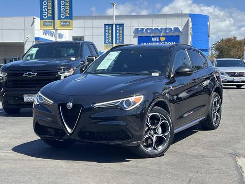 Vulcano Black Metallic 2023 Alfa Romeo Stelvio Ti