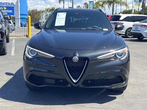 Vulcano Black Metallic 2023 Alfa Romeo Stelvio Ti