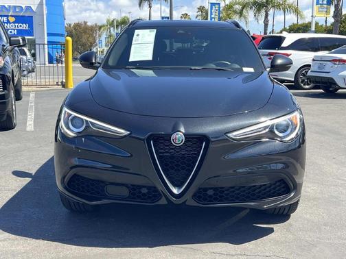 Vulcano Black Metallic 2023 Alfa Romeo Stelvio Ti