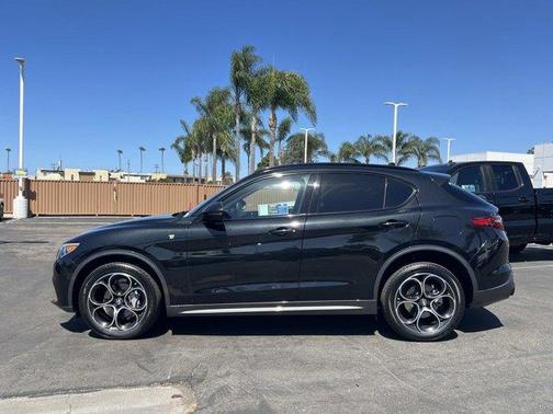 Vulcano Black Metallic 2023 Alfa Romeo Stelvio Ti
