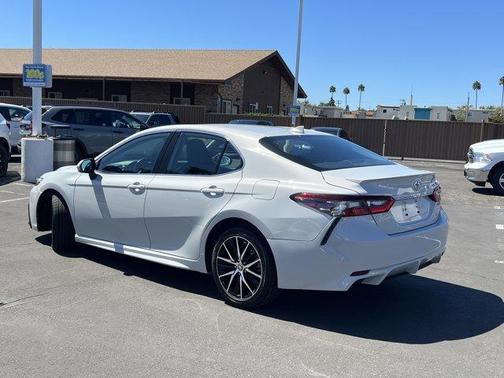 2022 Toyota Camry SE
