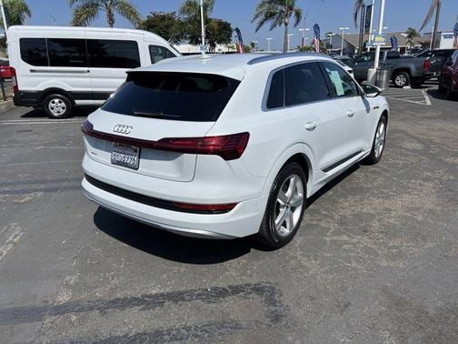 2019 Audi e-tron Premium Plus