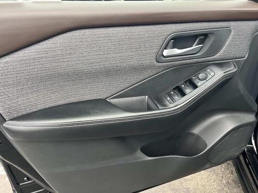 Black 2021 Nissan Rogue SV