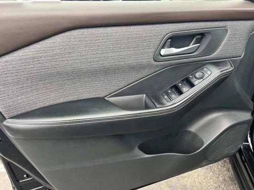 Black 2021 Nissan Rogue SV