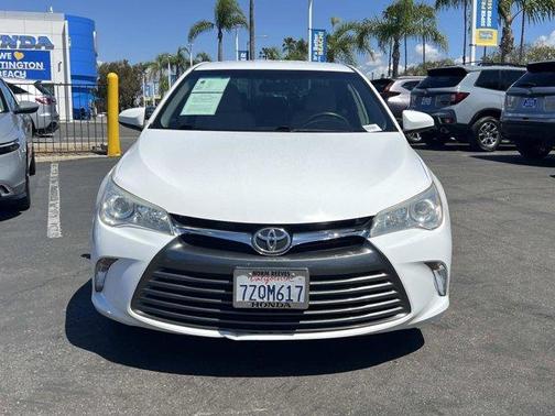 Super White 2017 Toyota Camry LE