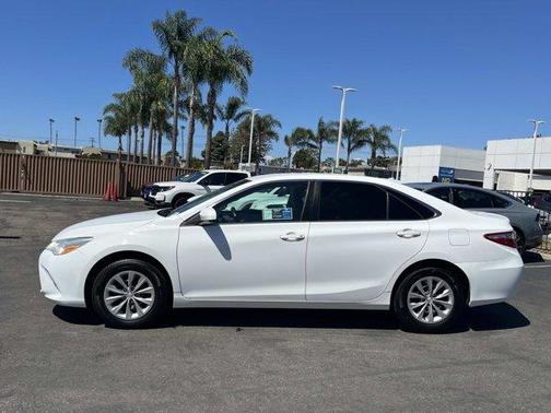 Super White 2017 Toyota Camry LE