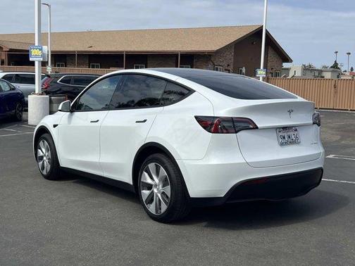 White 2024 Tesla Model Y Long Range