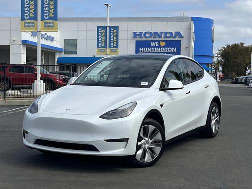 White 2024 Tesla Model Y Long Range