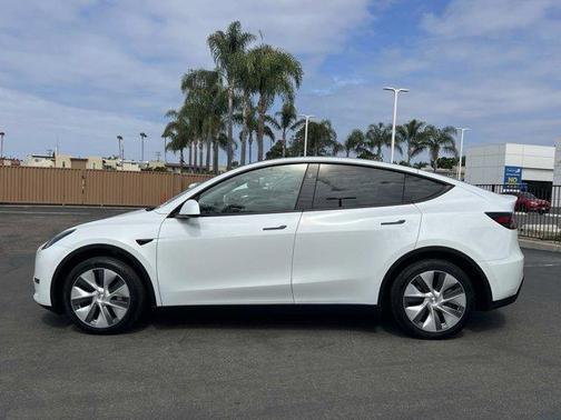 White 2024 Tesla Model Y Long Range