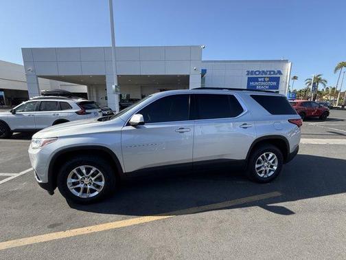 Silver Ice Metallic 2021 Chevrolet Traverse LT Cloth