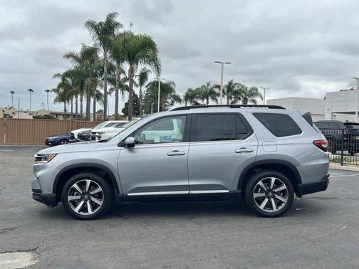 Silver 2023 Honda Pilot Elite