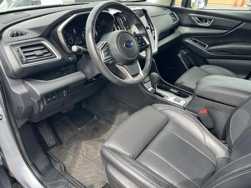 Ice Silver Metallic 2023 Subaru Ascent Limited 7-Passenger