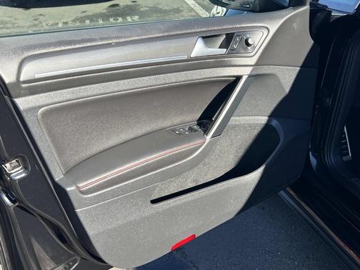 2018 Volkswagen Golf GTI 2.0T SE 4-Door