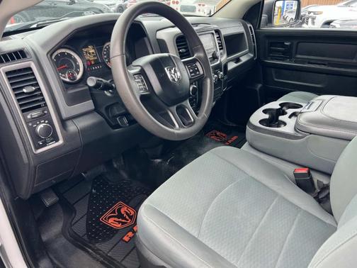 Bright White Clearcoat 2018 RAM 1500 ST