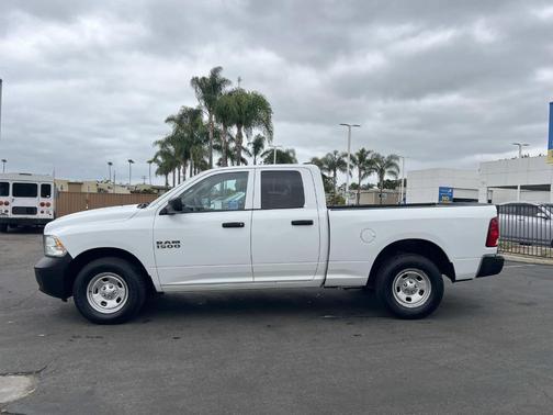 Bright White Clearcoat 2018 RAM 1500 ST