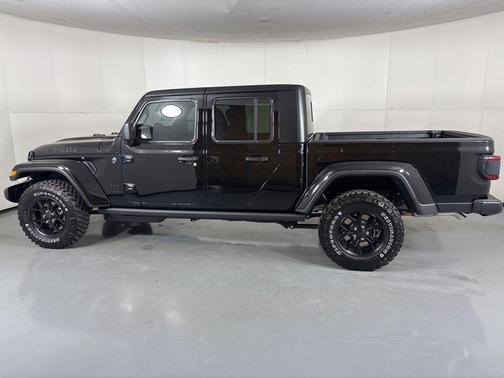 Black Clearcoat 2026 Jeep Gladiator Sport